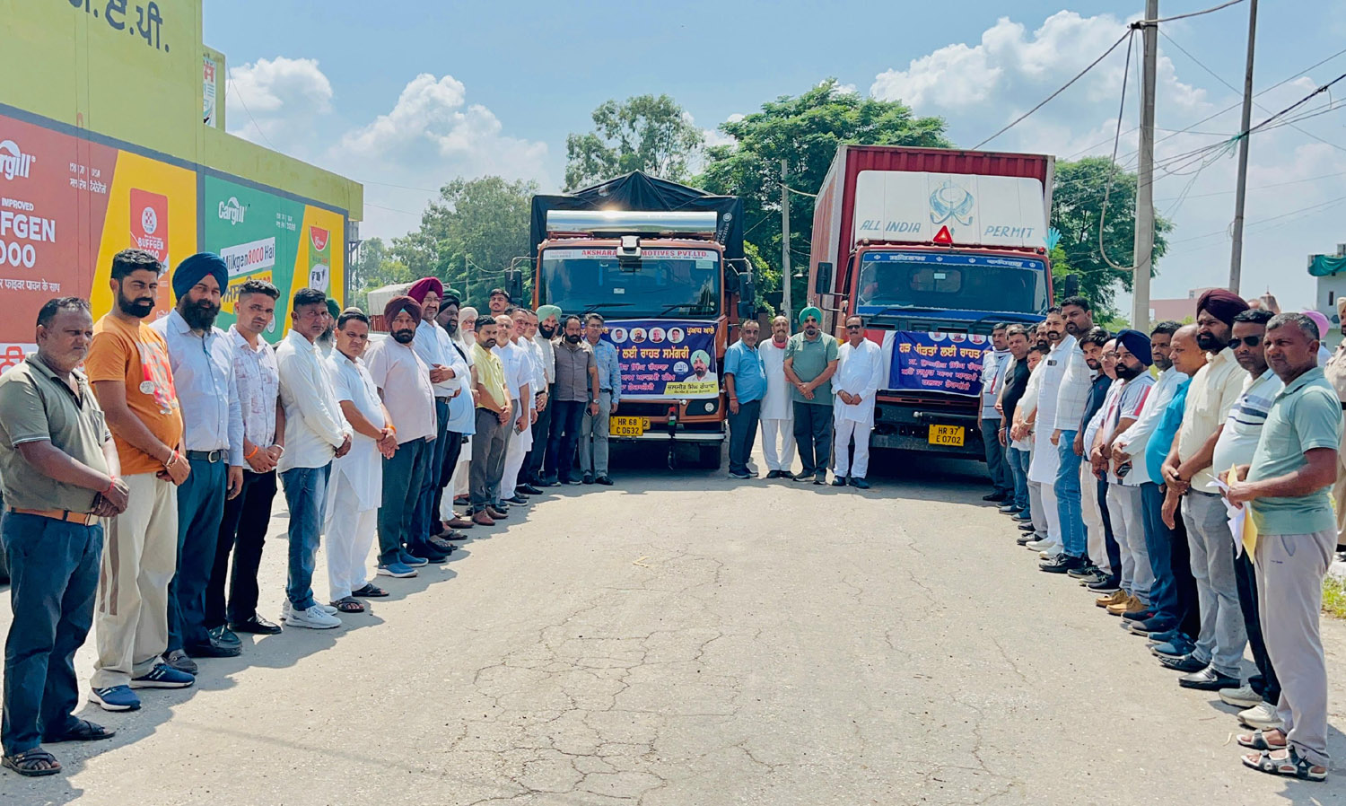 MLA Randhawa dispatches fodder and feed for the animals of flood victims of Dera Baba Nanak
